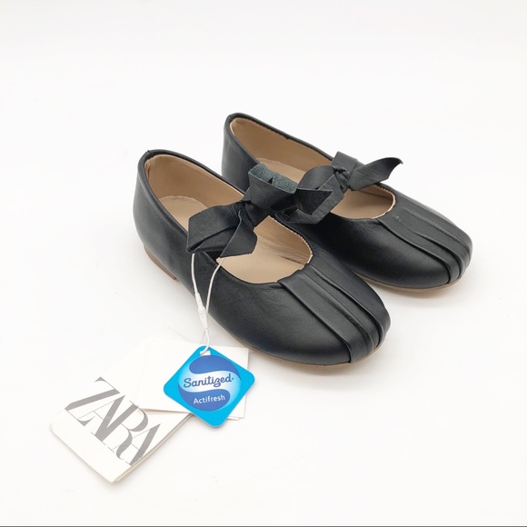 Zara Other - Zara Leather Ballerinas with Bow Detail